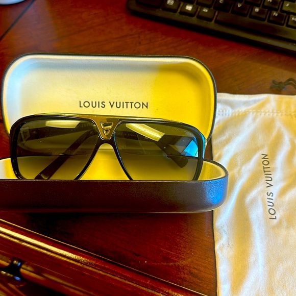 Louis Vuitton sunglasses - Picture 1 of 6